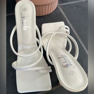 Mule square toe heels : white size 8w